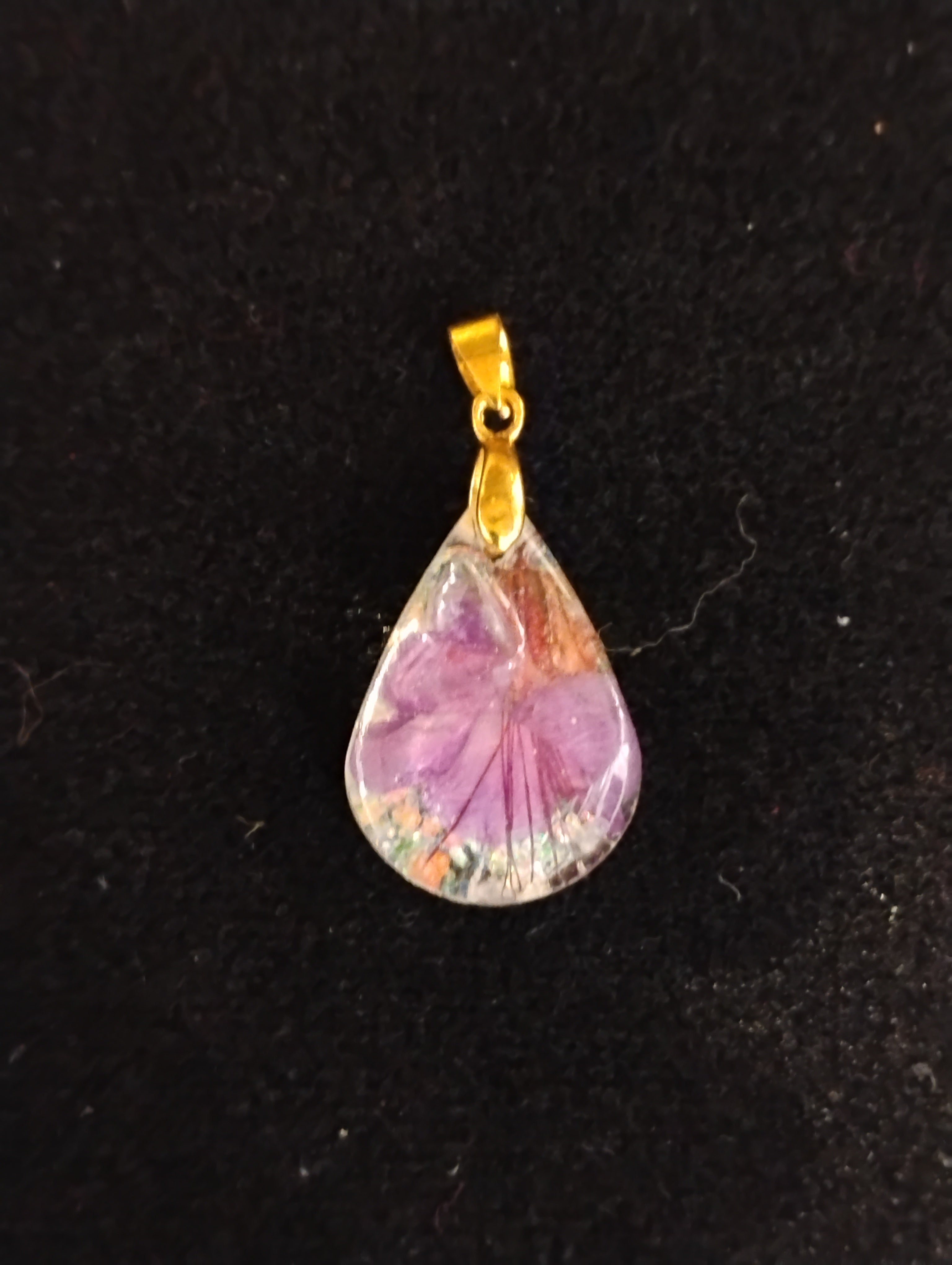 Teardrop Shaped Flower w Gemstone or Pearl