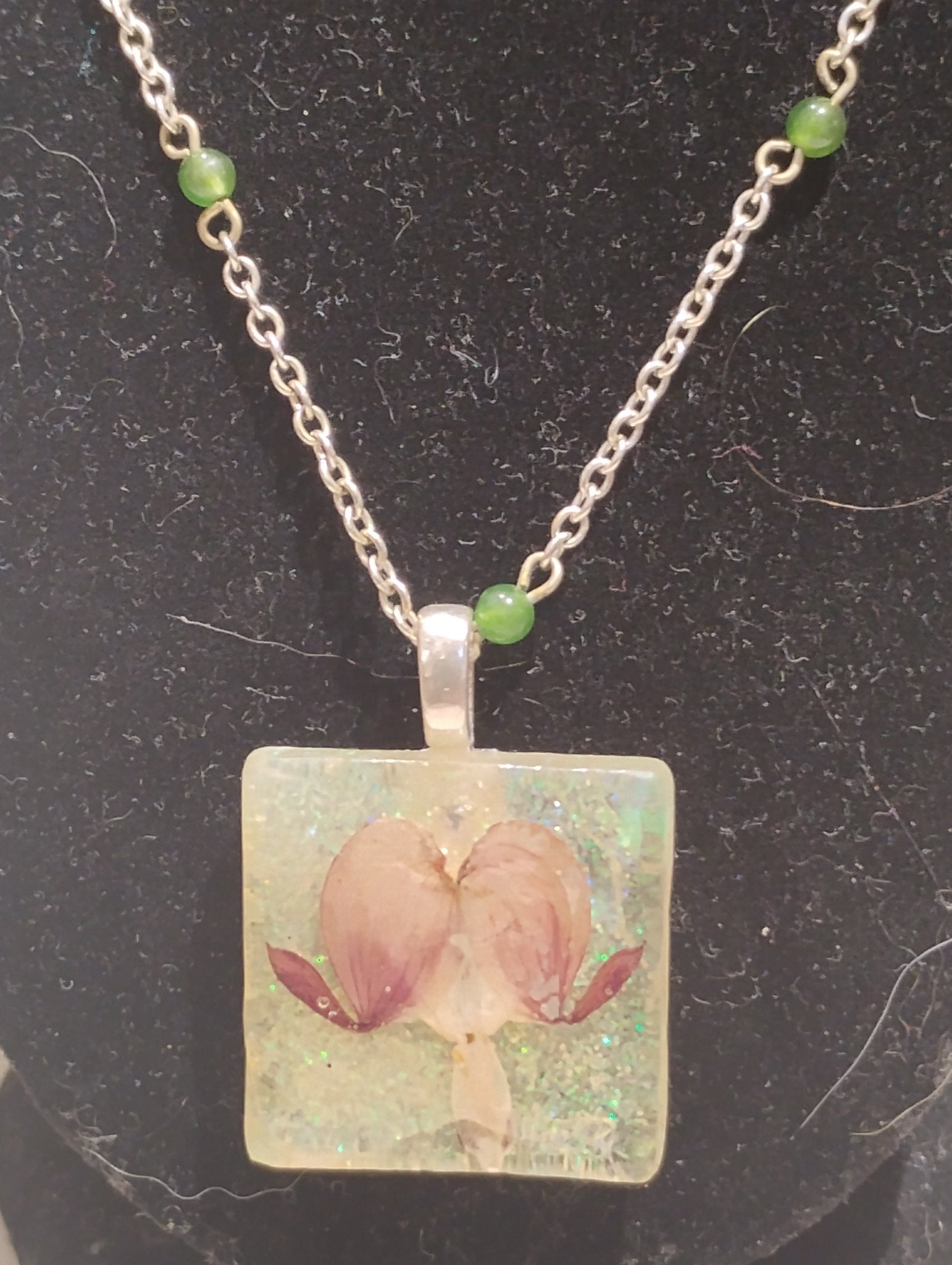 Flower Pendant w Bead Chain