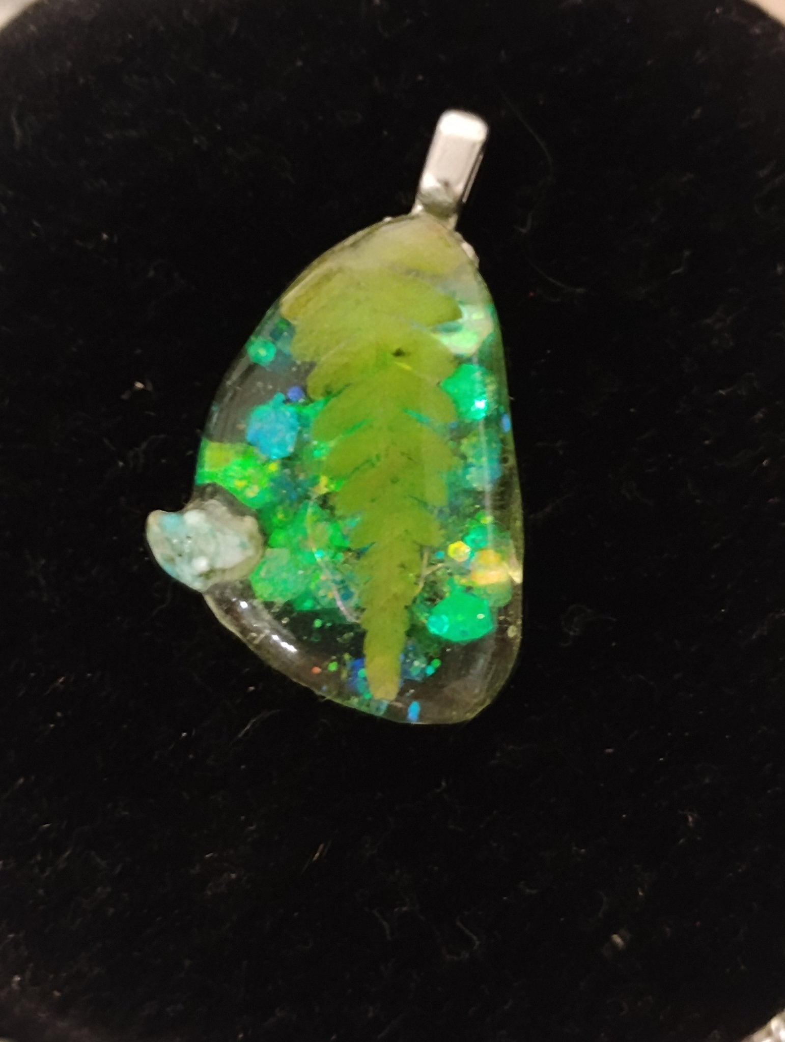D Shaped Flower/Fern Pendant w Gemstone or Pearl