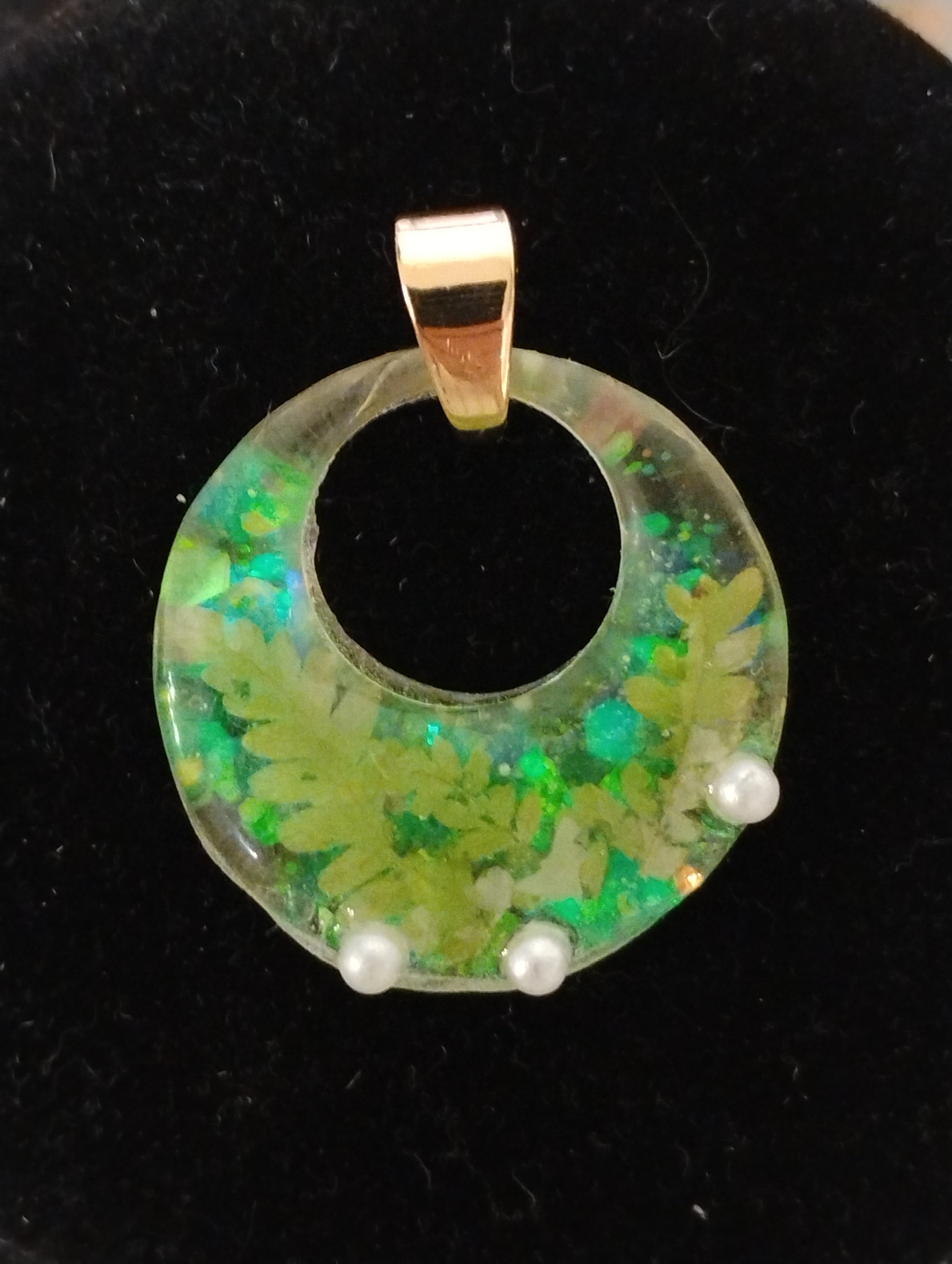 Ring Shaped Flower/Fern Pendant w Pearl/Gemstone