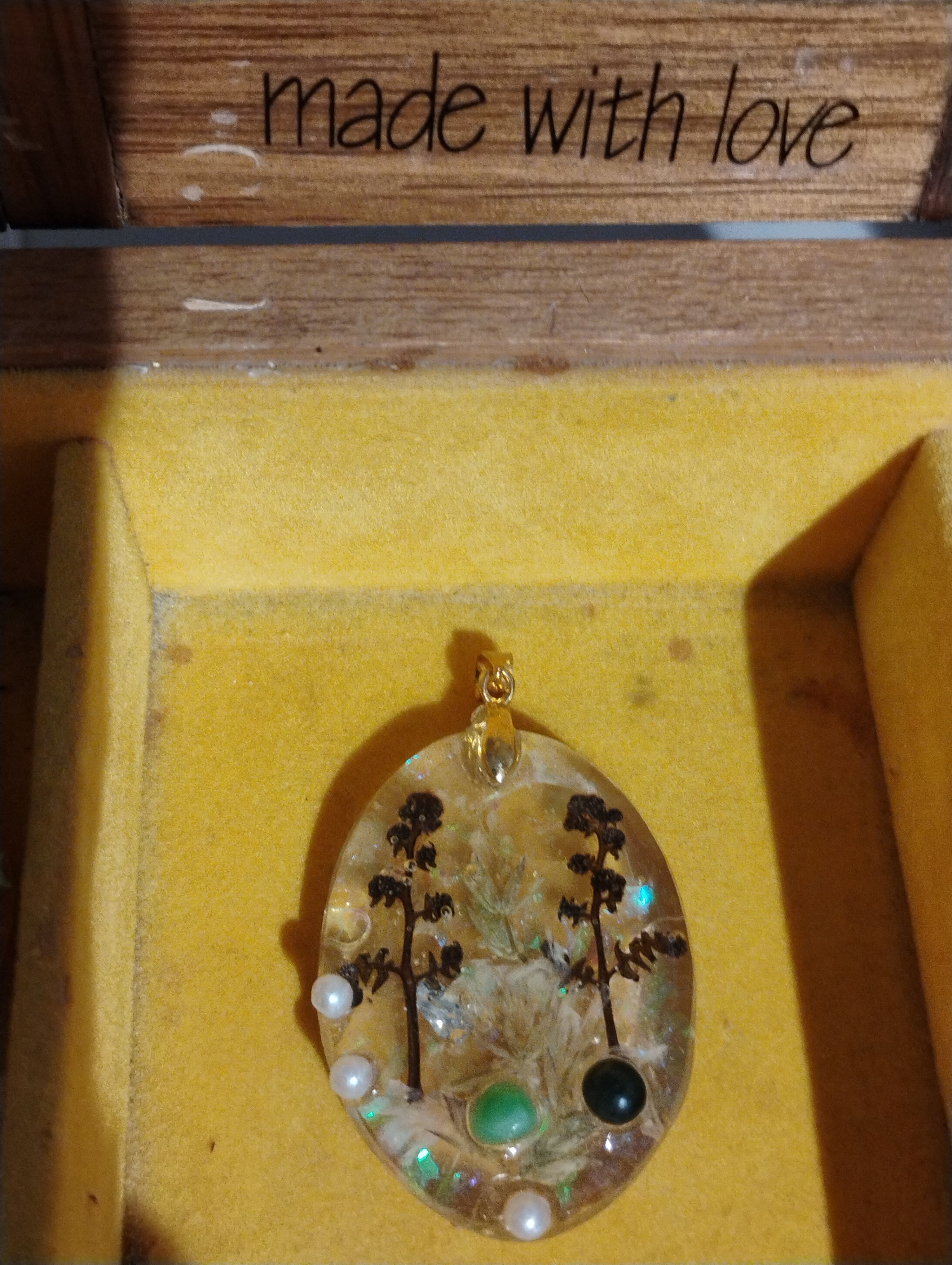 LG Oval Flower/Fern w gemstone/pearl