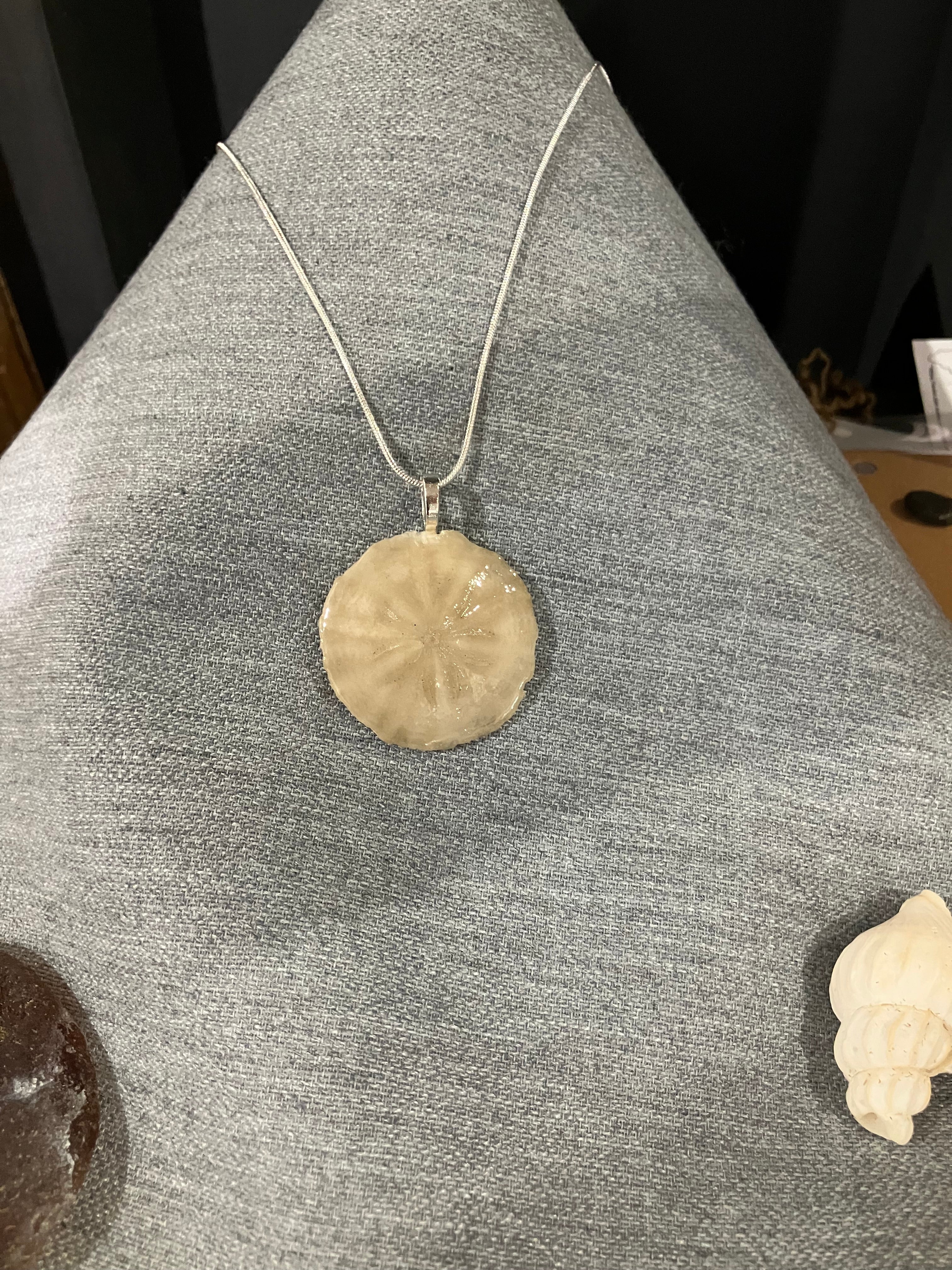Sand dollar necklace silver cord-cream