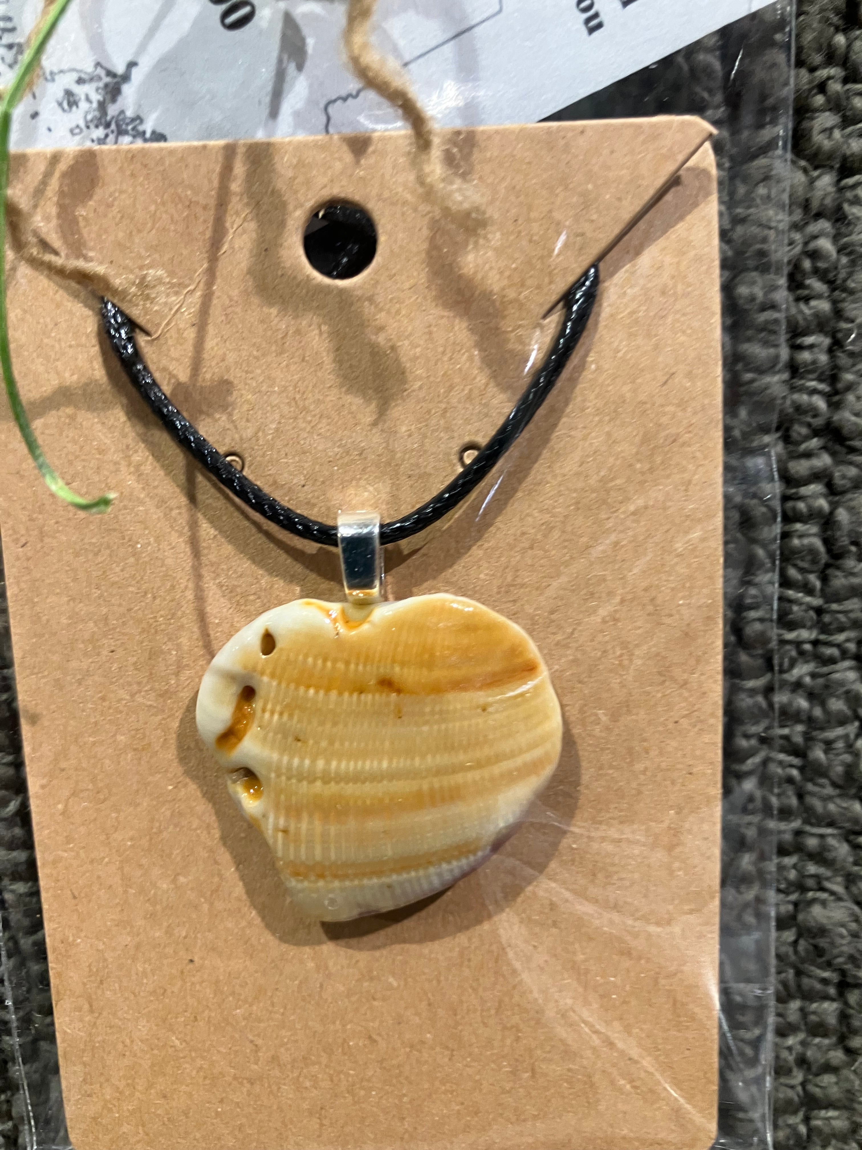 Heart shell necklace