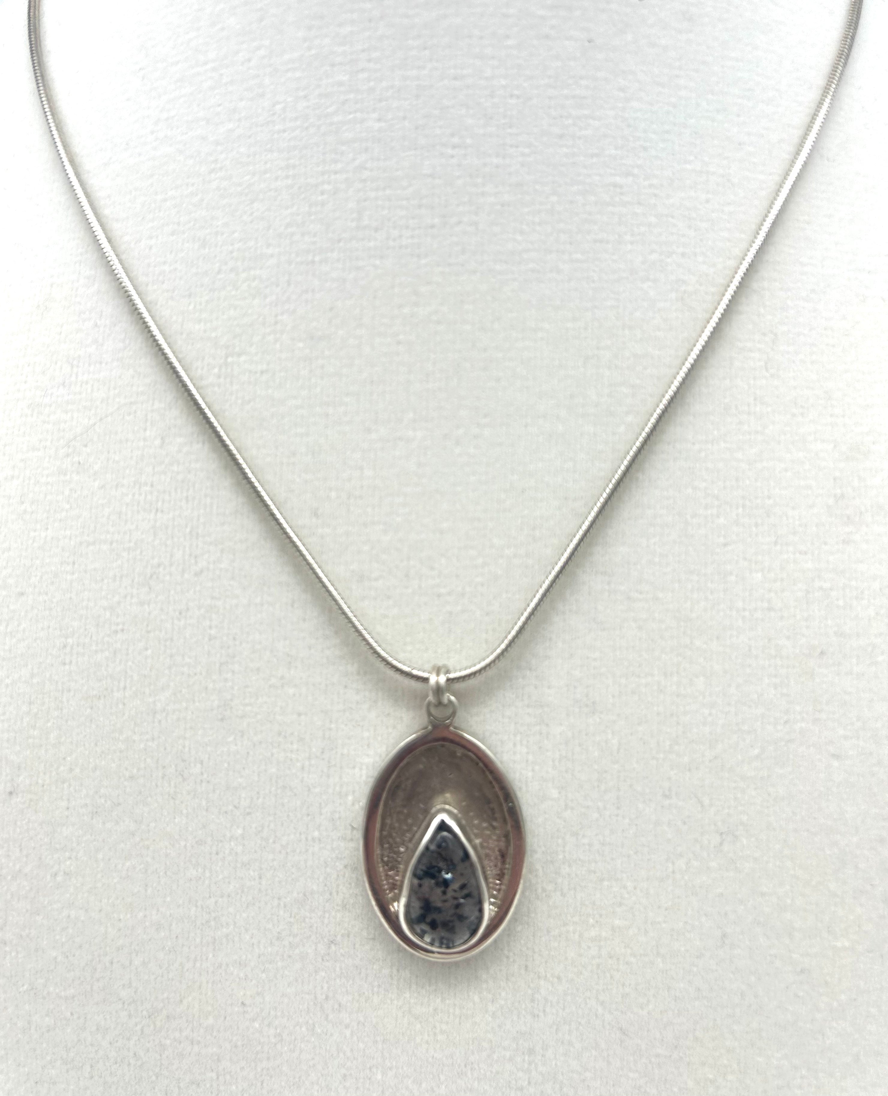 Pear Lepidocrocite in SS Oval Gradient Texture Pendant with Serpentine Chain