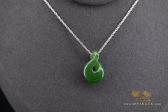 Pikorua Twist - Cassiar Nephrite Jade - British Columbia - Italian Sterling Silver Chain
