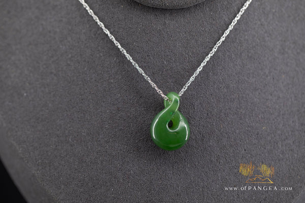 Pikorua Twist - Cassiar Nephrite Jade - British Columbia - Italian Sterling Silver Chain