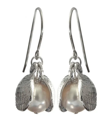 Trapped White Pearl In Clamshell Earring
